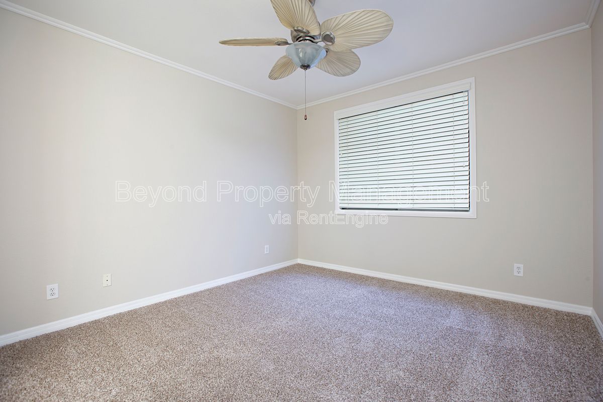 ***2 BED 2 BATH CONDO***PET-FRIENDLY***DETACHED GARAGE***FIREPLACE***GROUND FLOOR UNIT*** property image