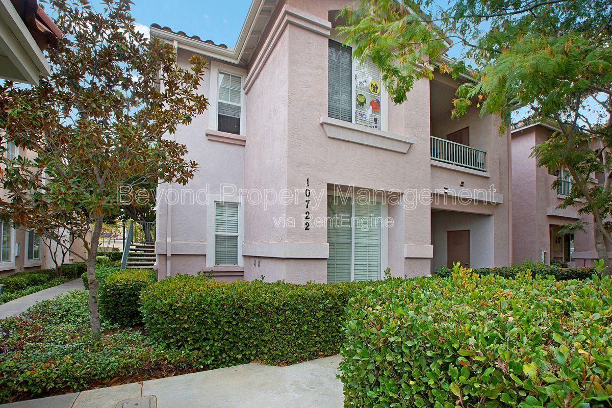 ***2 BED 2 BATH CONDO***PET-FRIENDLY***DETACHED GARAGE***FIREPLACE***GROUND FLOOR UNIT*** property image