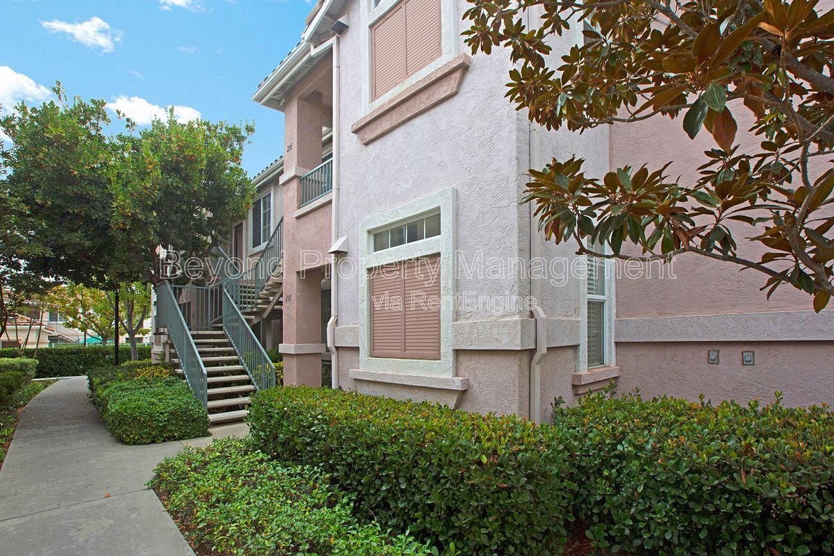 ***2 BED 2 BATH CONDO***PET-FRIENDLY***DETACHED GARAGE***FIREPLACE***GROUND FLOOR UNIT*** property image