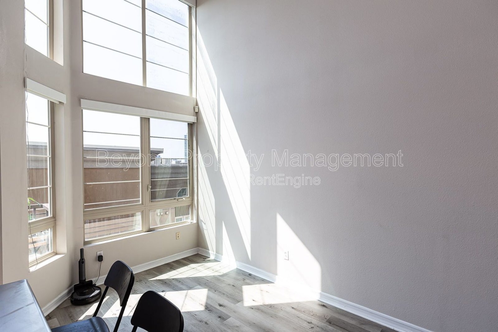 PET-FRIENDLY LOFT-STUDIO CONDO – UNION SQUARE- DEDICATED  PARKING AND ADDITIONAL STORGAE UNIT !!!! property image