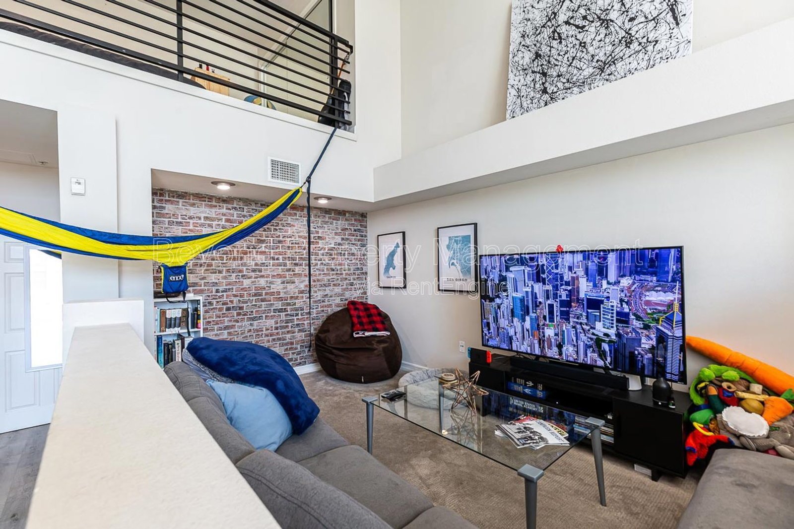 PET-FRIENDLY LOFT-STUDIO CONDO – UNION SQUARE- DEDICATED  PARKING AND ADDITIONAL STORGAE UNIT !!!! property image