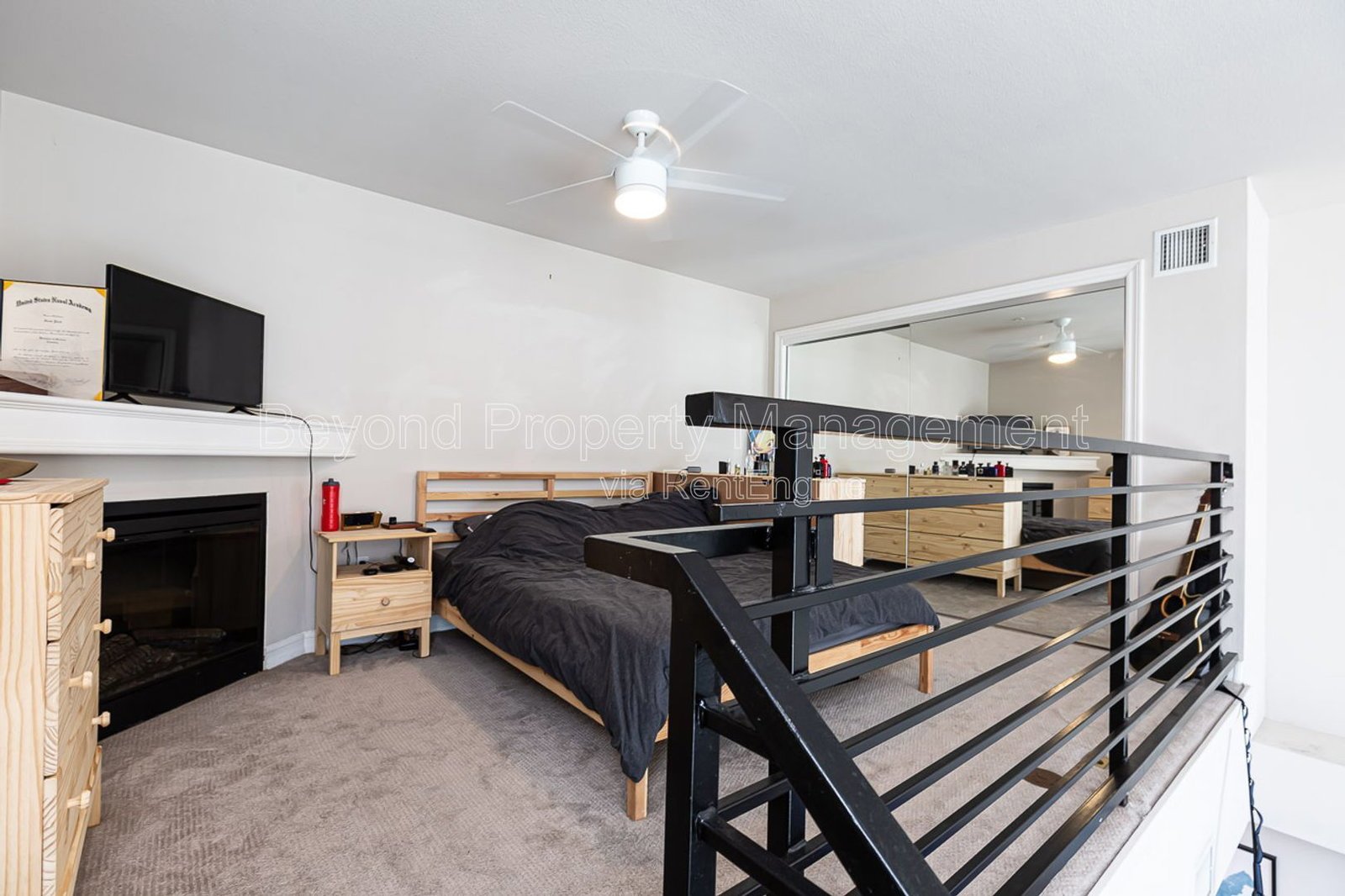PET-FRIENDLY LOFT-STUDIO CONDO – UNION SQUARE- DEDICATED  PARKING AND ADDITIONAL STORGAE UNIT !!!! property image