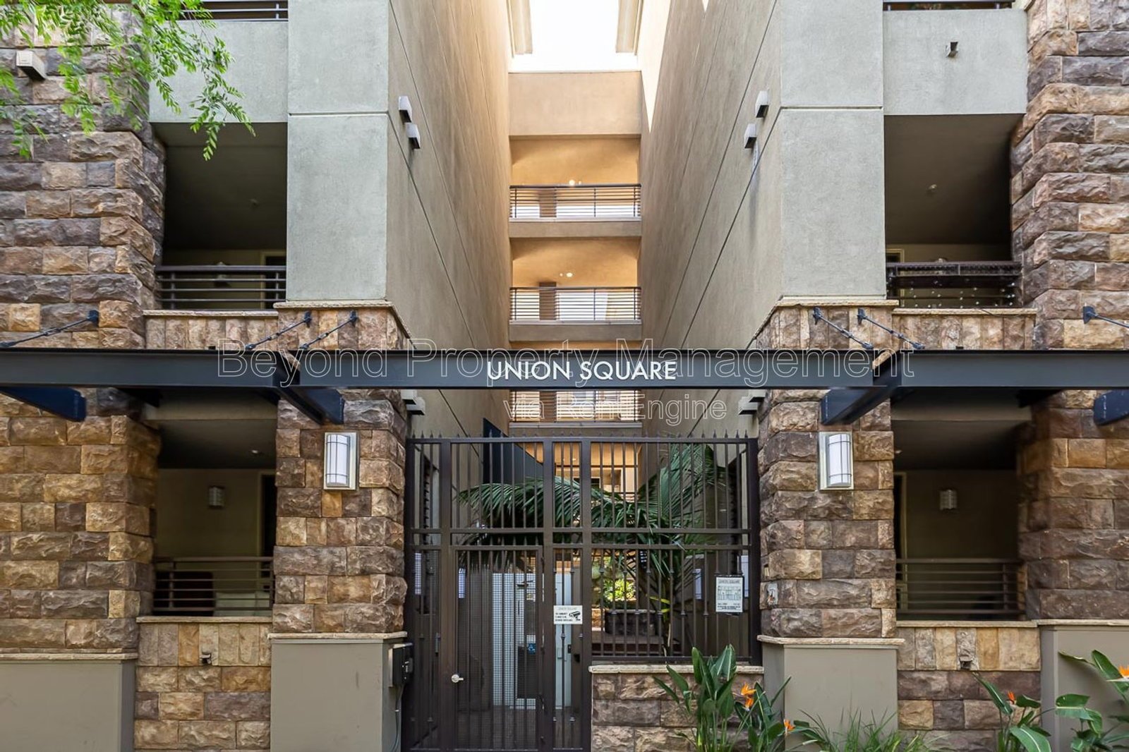 PET-FRIENDLY LOFT-STUDIO CONDO – UNION SQUARE- DEDICATED  PARKING AND ADDITIONAL STORGAE UNIT !!!! property image
