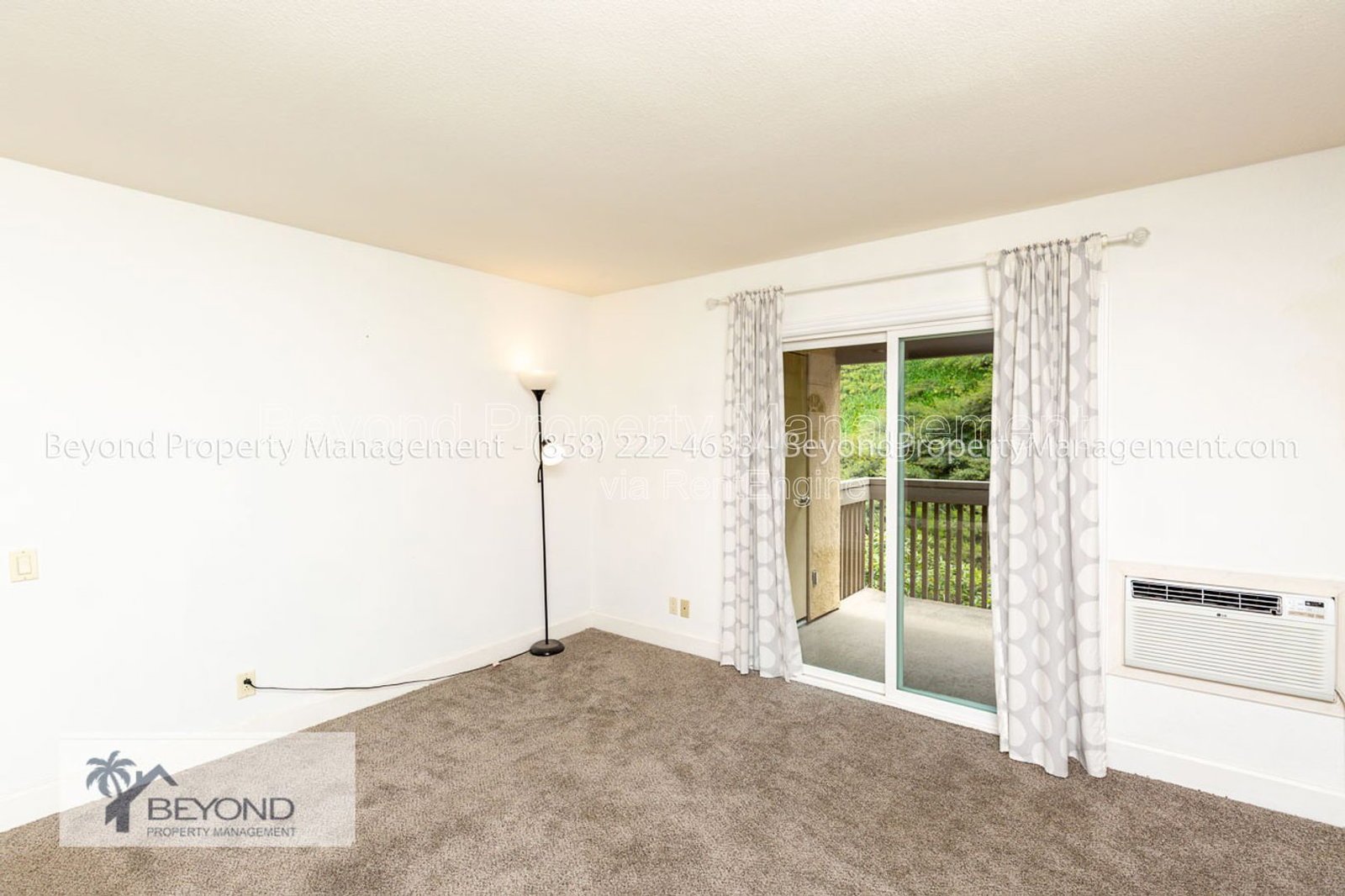 CHARMING JUNIOR 1-BEDROOM END UNIT IN HIGHLY SOUGHT-AFTER LA JOLLA! property image