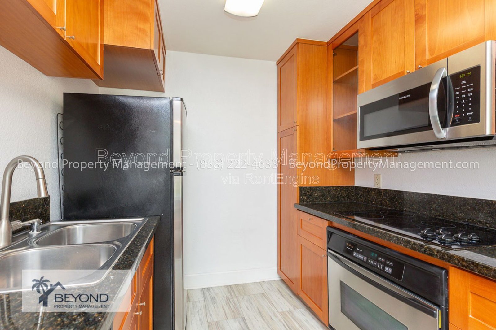 CHARMING JUNIOR 1-BEDROOM END UNIT IN HIGHLY SOUGHT-AFTER LA JOLLA! property image