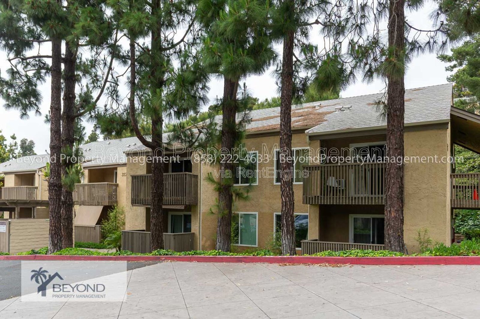 CHARMING JUNIOR 1-BEDROOM END UNIT IN HIGHLY SOUGHT-AFTER LA JOLLA! property image