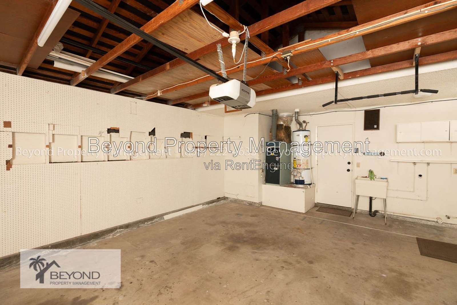 ****3-BEDROOM HOME WITH GOLF COURSE & MOUNTAIN VIEWS – LAKE SAN MARCOS PET FREINDLY !!! property image