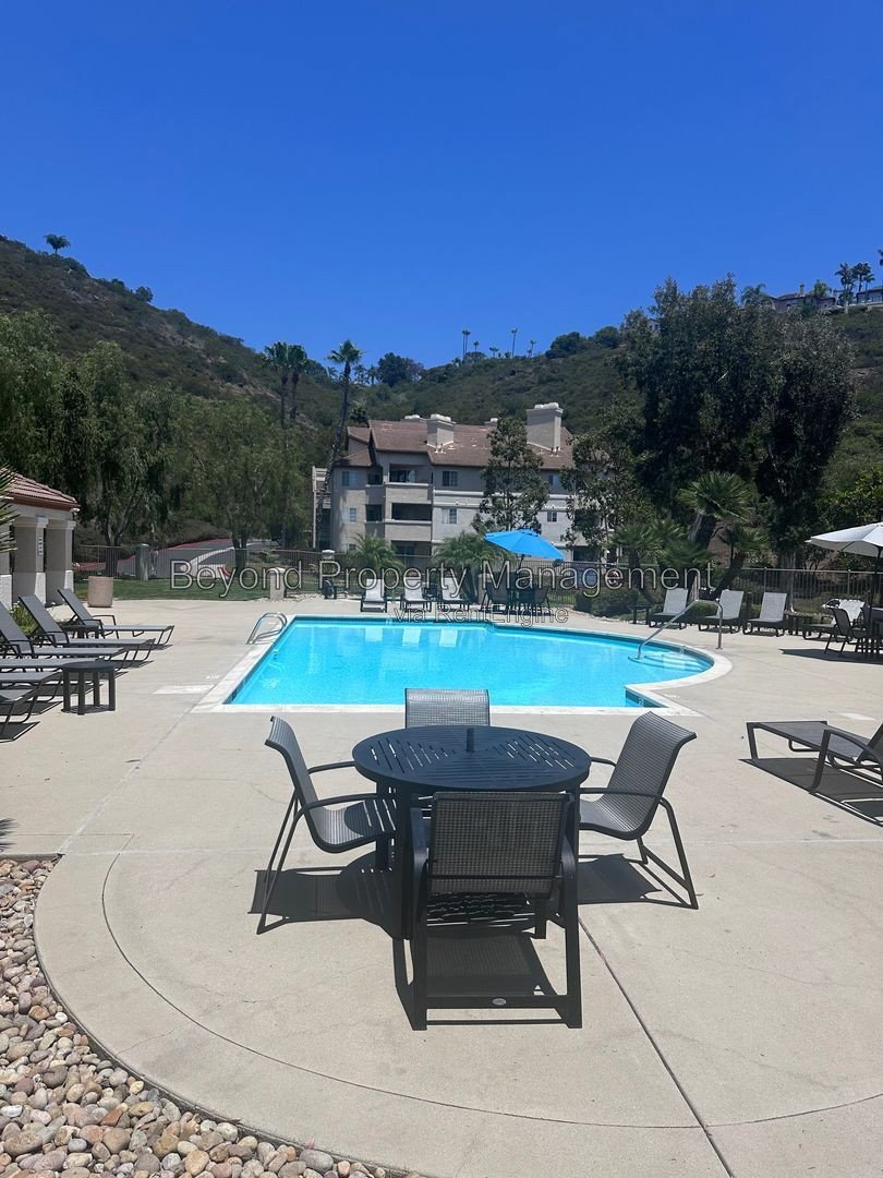 ***SCENIC SCRIPPS RANCH***2/2 CONDO W/ TANDEM 2 CAR DETACHED GARAGE***PET FRIENDLY*** property image