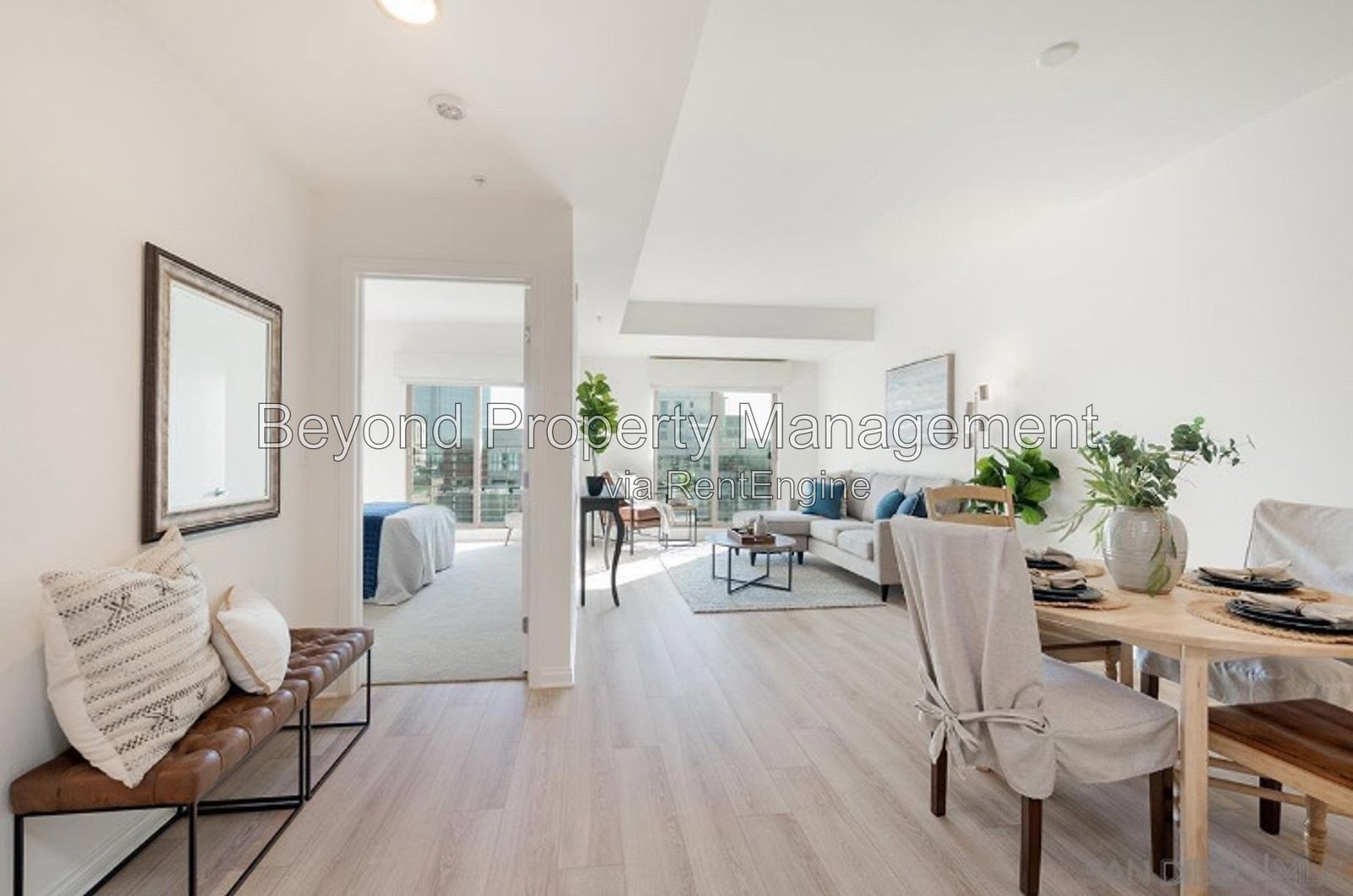 UNBEATABLE LOCATION 1 BEDROOM, TOP FLOOR  + PARKING IN THE HEART OF GASLAMP QUARTER– PETS WELCOME!!! property image