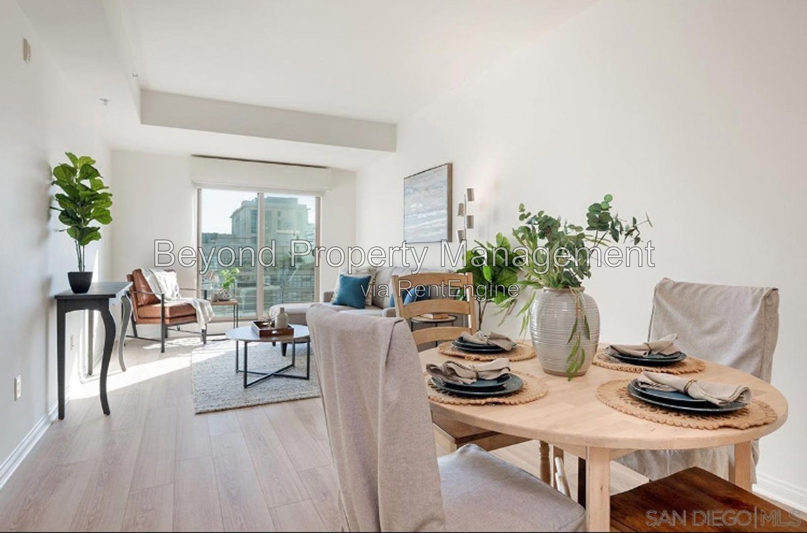 UNBEATABLE LOCATION 1 BEDROOM, TOP FLOOR  + PARKING IN THE HEART OF GASLAMP QUARTER– PETS WELCOME!!! property image
