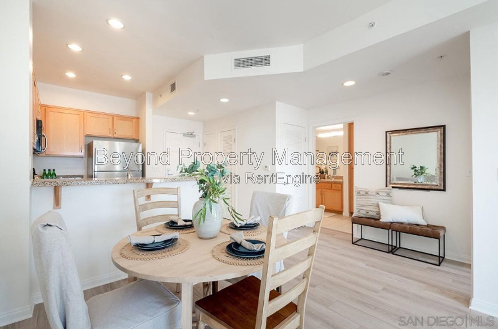 UNBEATABLE LOCATION 1 BEDROOM, TOP FLOOR  + PARKING IN THE HEART OF GASLAMP QUARTER– PETS WELCOME!!! property image