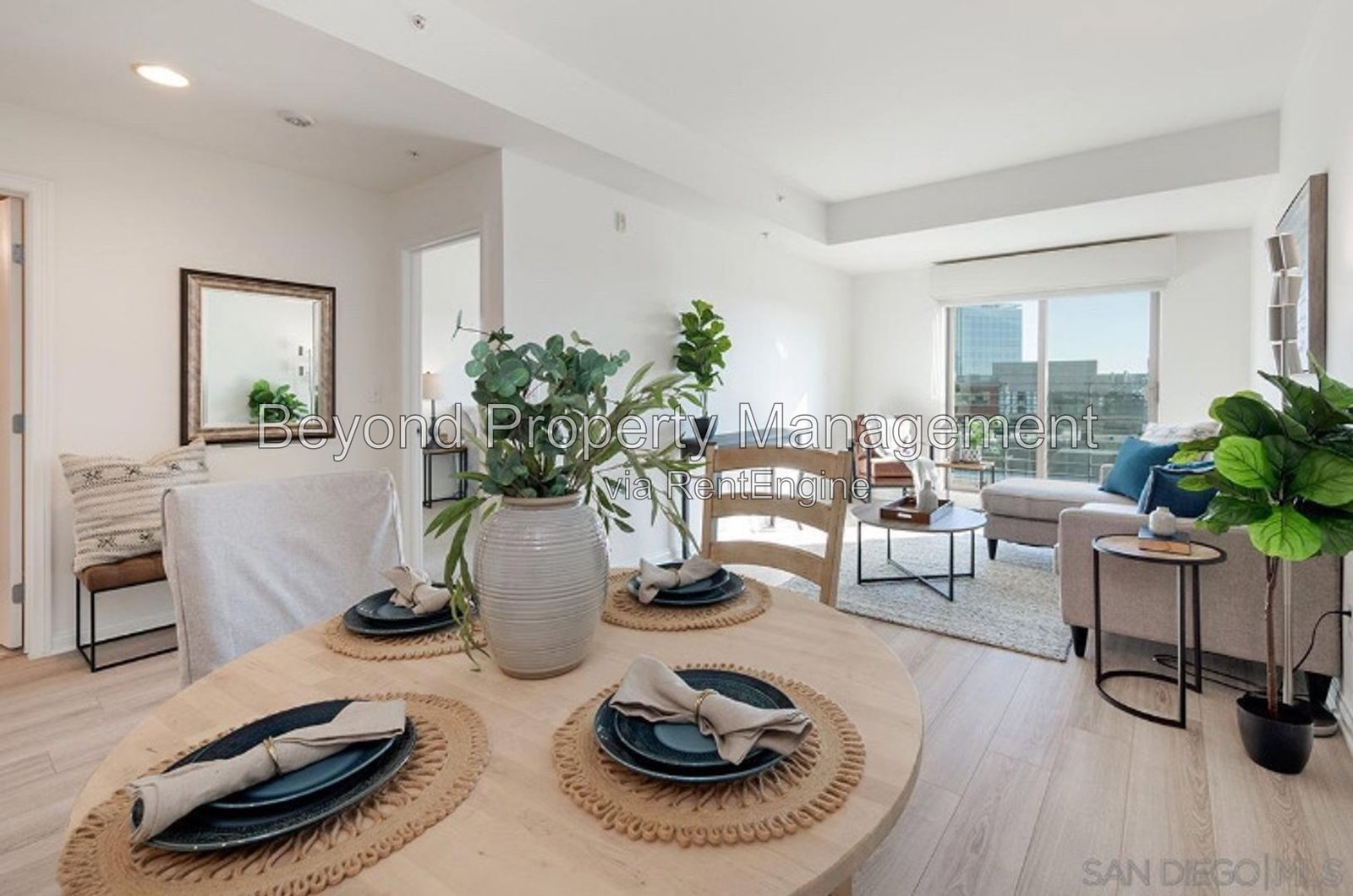 UNBEATABLE LOCATION 1 BEDROOM, TOP FLOOR  + PARKING IN THE HEART OF GASLAMP QUARTER– PETS WELCOME!!! property image