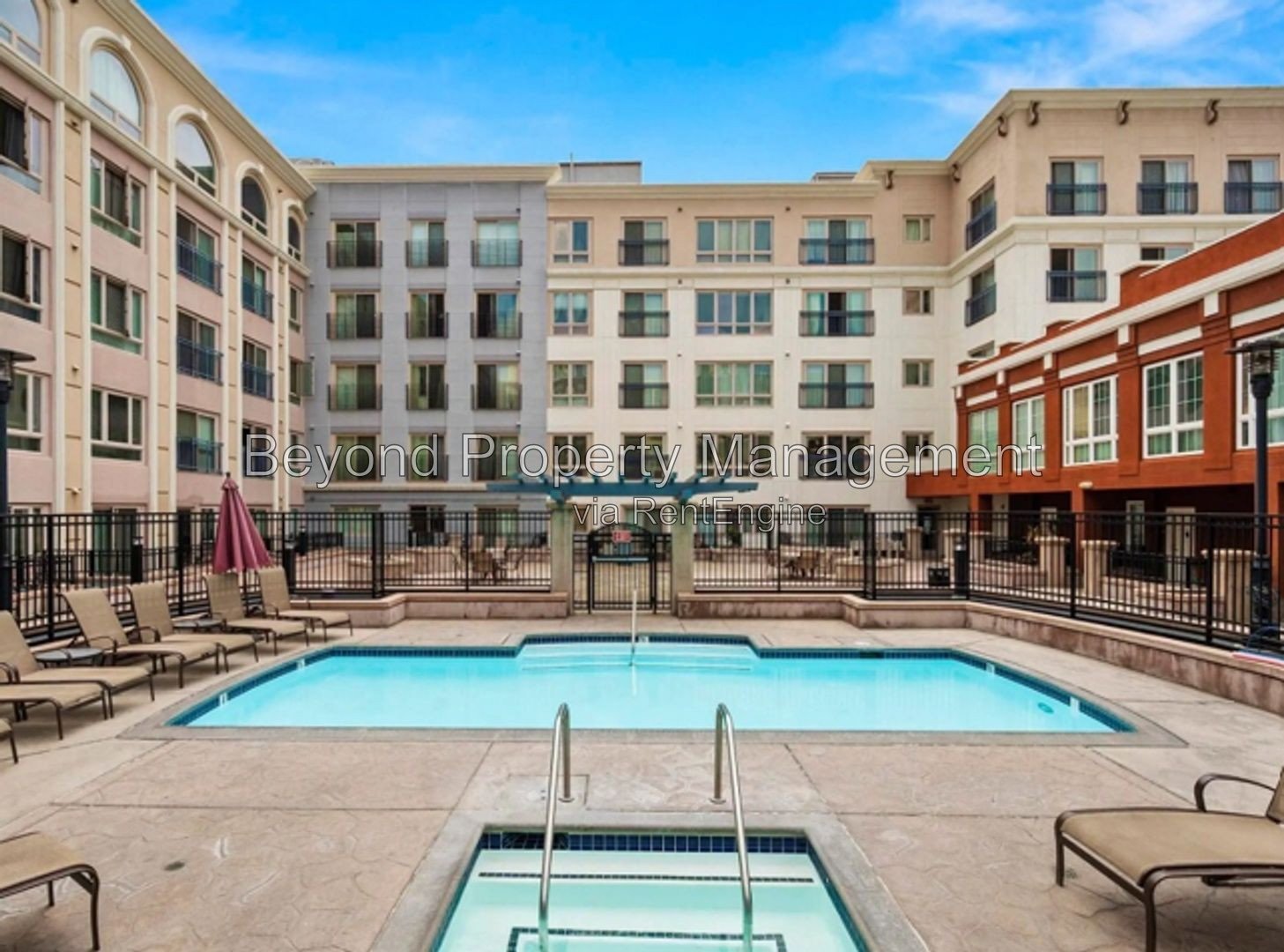 UNBEATABLE LOCATION 1 BEDROOM, TOP FLOOR  + PARKING IN THE HEART OF GASLAMP QUARTER– PETS WELCOME!!! property image