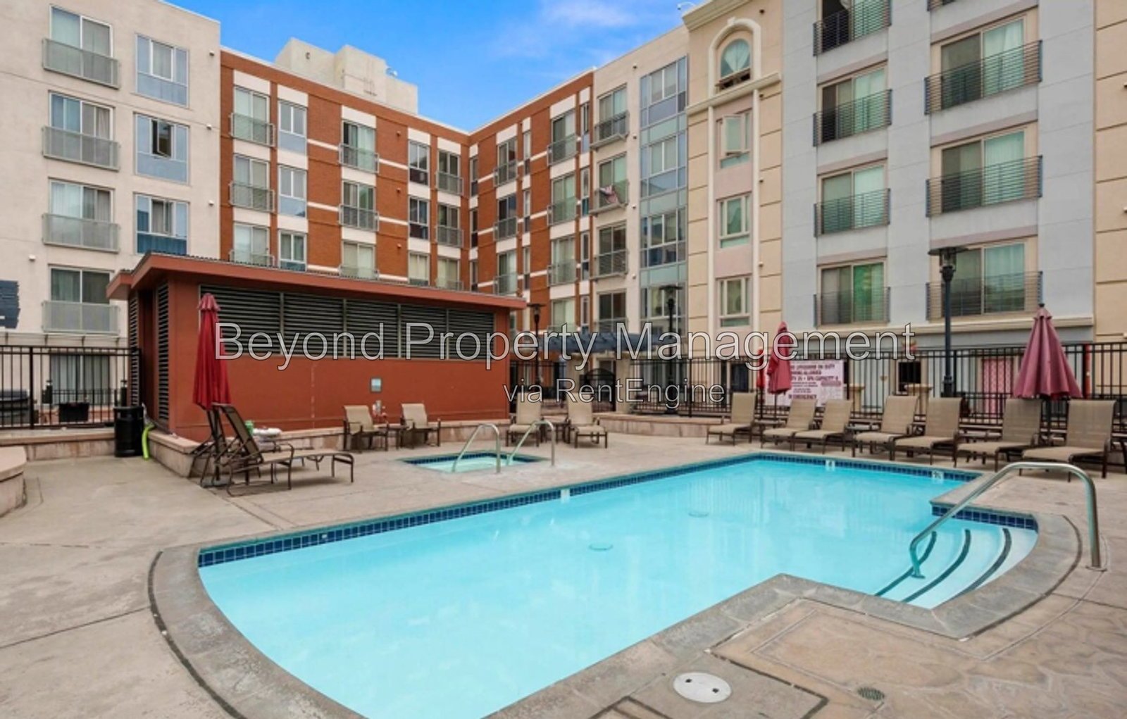 UNBEATABLE LOCATION 1 BEDROOM, TOP FLOOR  + PARKING IN THE HEART OF GASLAMP QUARTER– PETS WELCOME!!! property image