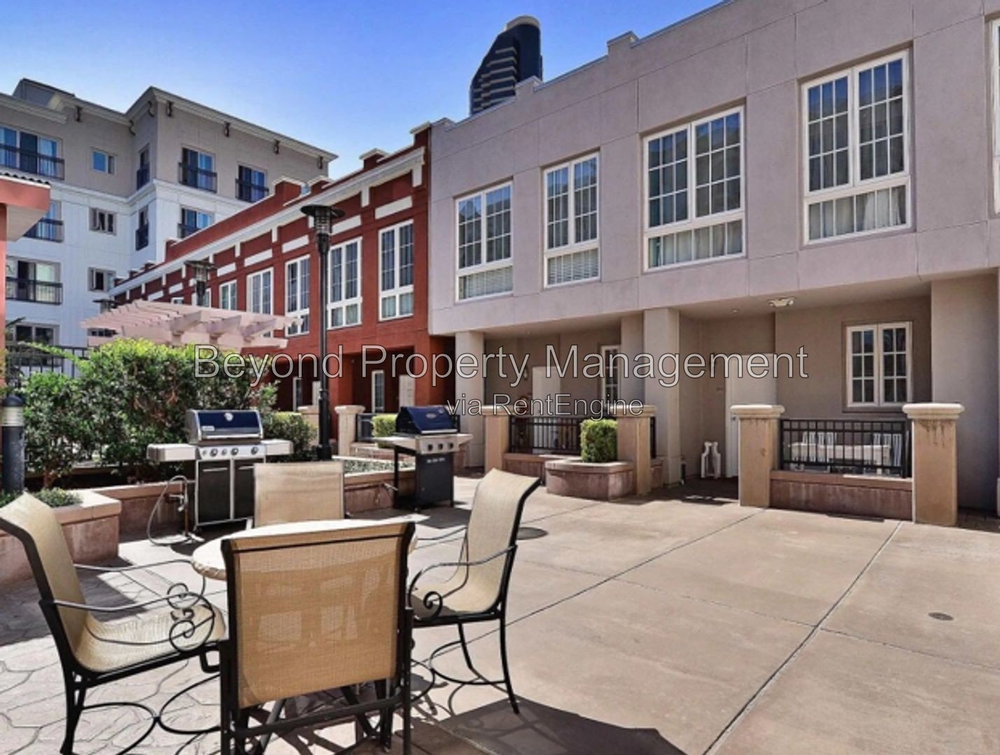 UNBEATABLE LOCATION 1 BEDROOM, TOP FLOOR  + PARKING IN THE HEART OF GASLAMP QUARTER– PETS WELCOME!!! property image