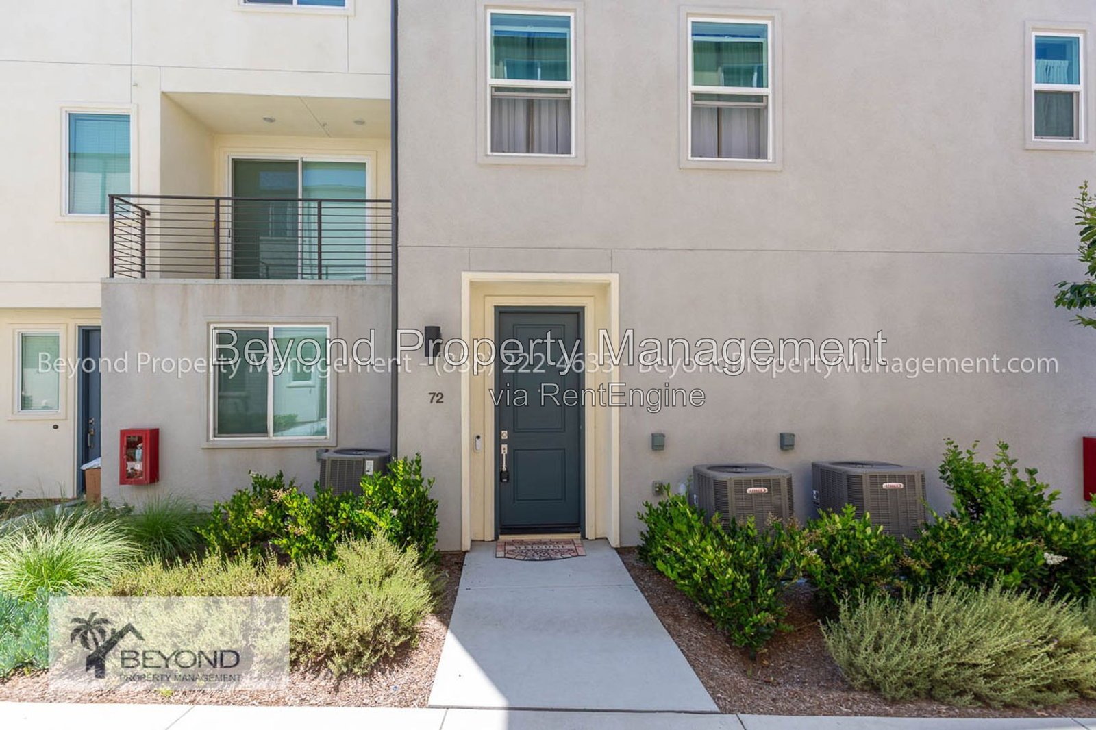 OTAY MESA !!!TRI LEVEL PERFECTION 2 BED/2.5 BATH TOWNHOME W/ PRIVATE ACCESS GARAGE!!! PET FRIENDLY!!! property image