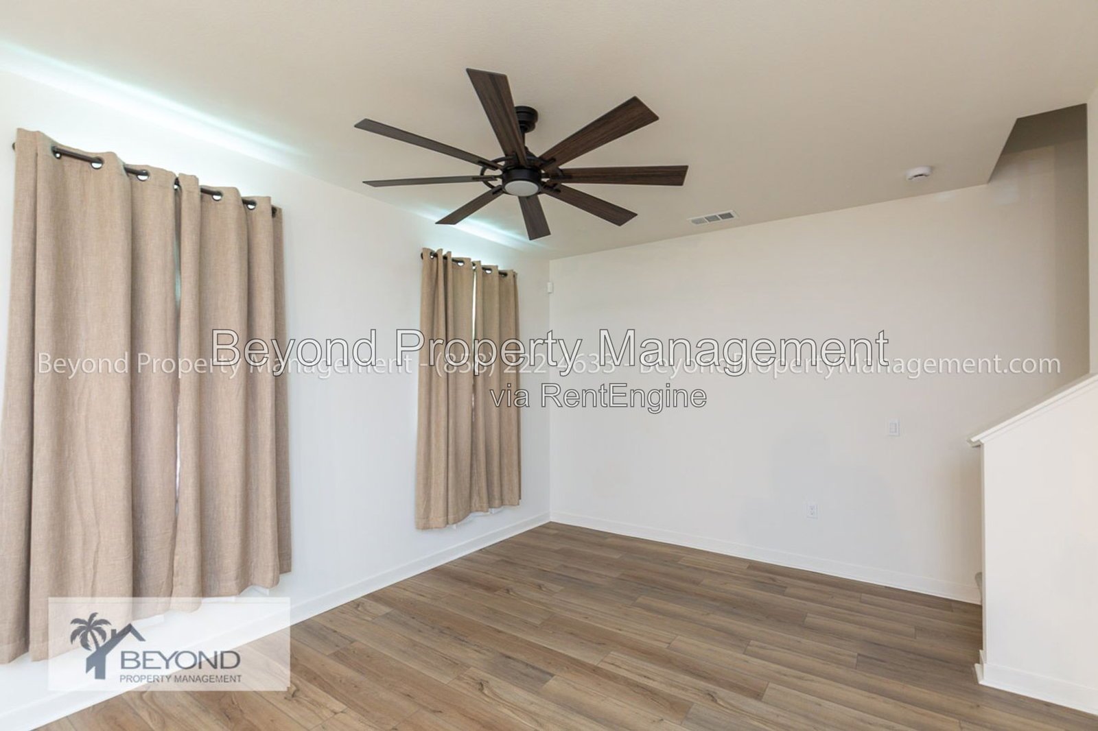 OTAY MESA !!!TRI LEVEL PERFECTION 2 BED/2.5 BATH TOWNHOME W/ PRIVATE ACCESS GARAGE!!! PET FRIENDLY!!! property image