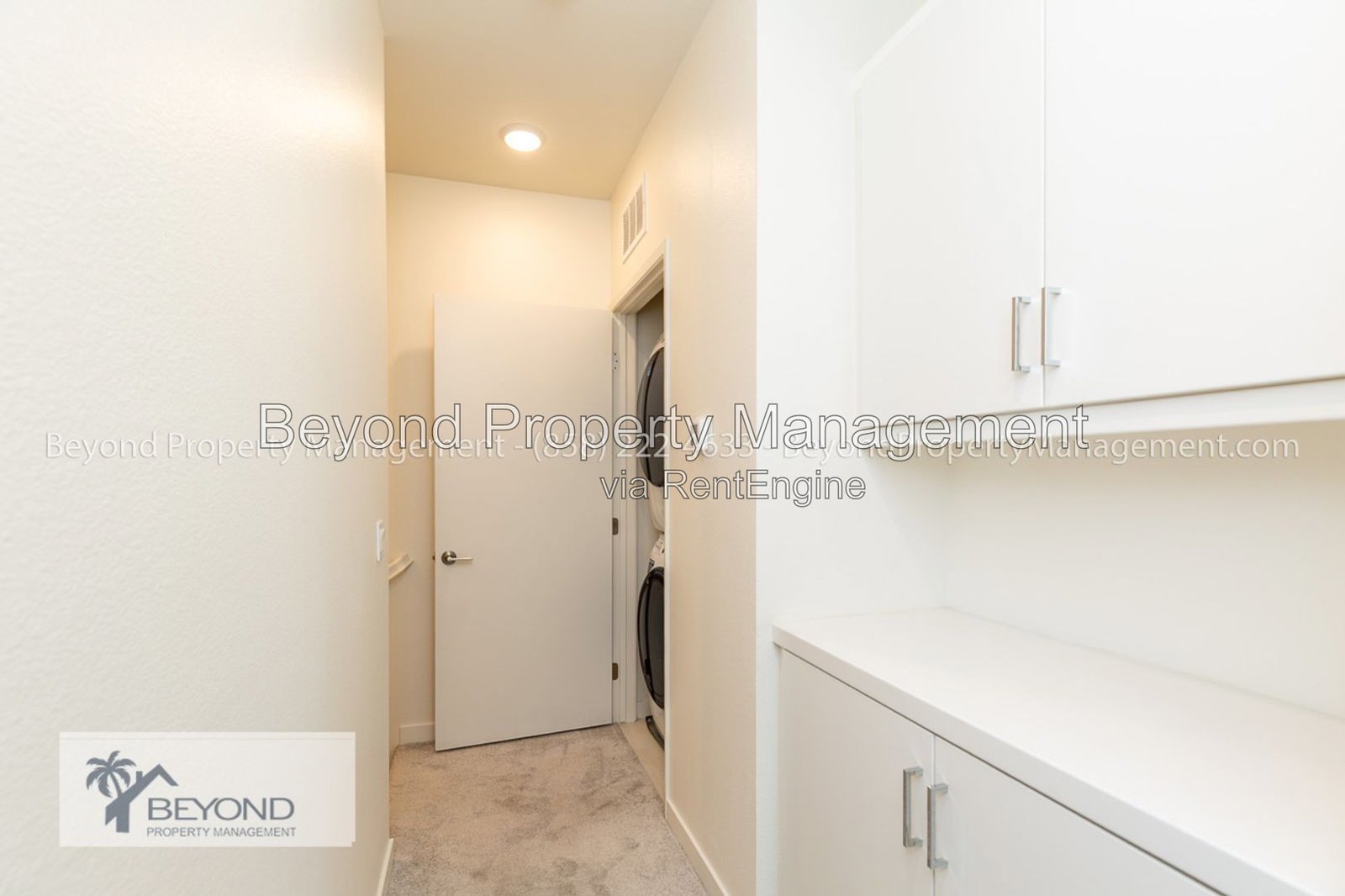 OTAY MESA !!!TRI LEVEL PERFECTION 2 BED/2.5 BATH TOWNHOME W/ PRIVATE ACCESS GARAGE!!! PET FRIENDLY!!! property image