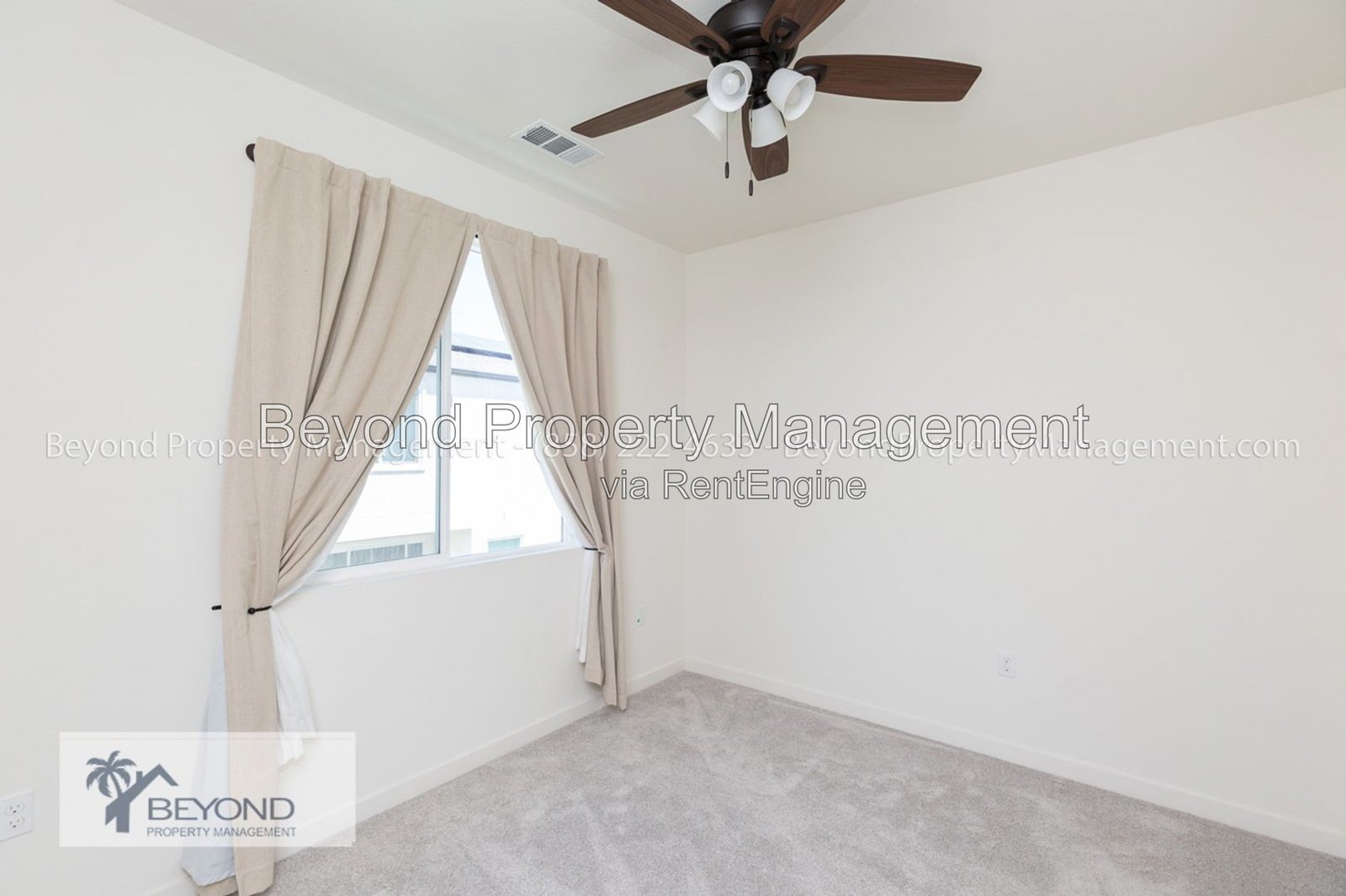 OTAY MESA !!!TRI LEVEL PERFECTION 2 BED/2.5 BATH TOWNHOME W/ PRIVATE ACCESS GARAGE!!! PET FRIENDLY!!! property image