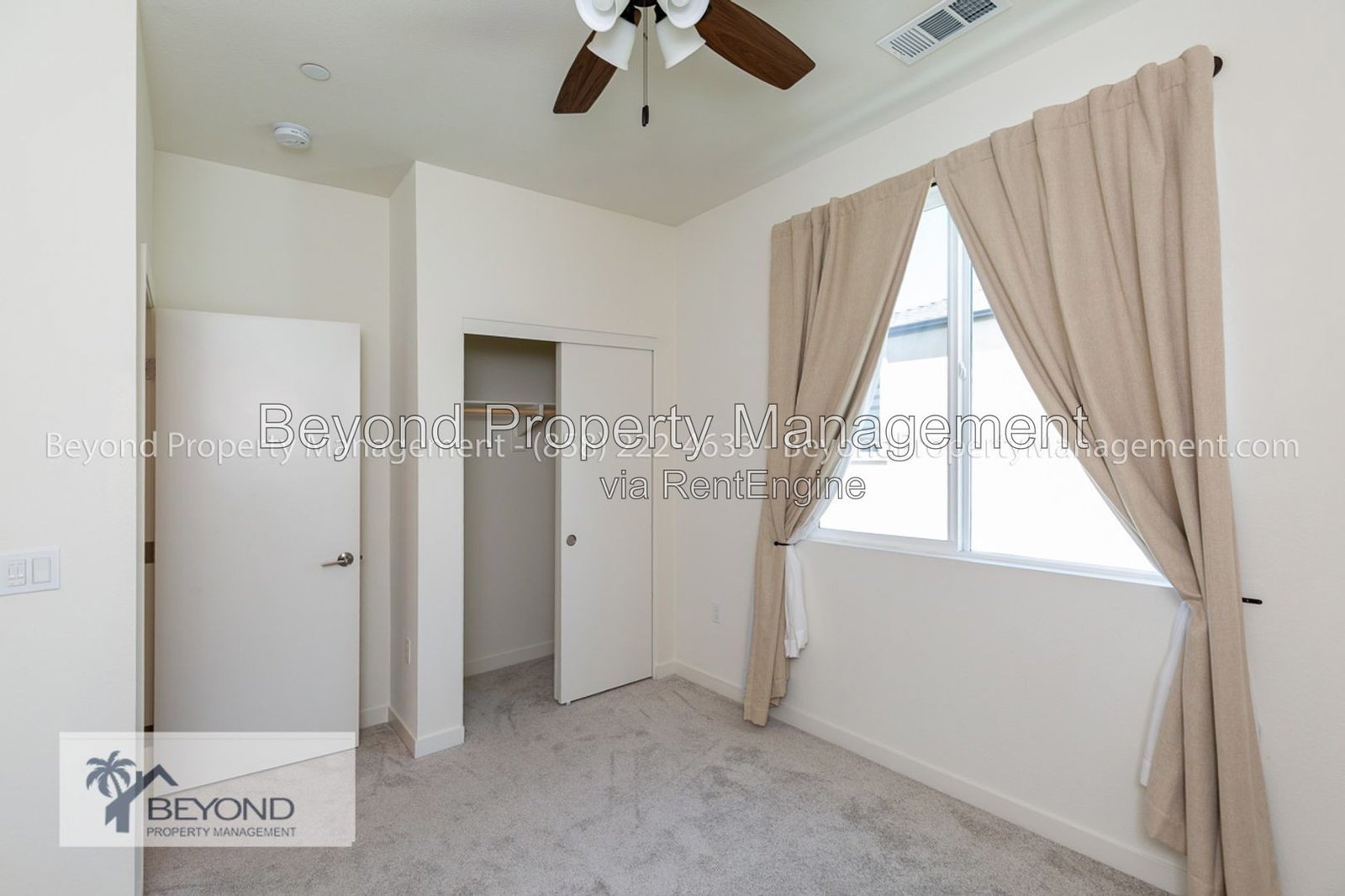 OTAY MESA !!!TRI LEVEL PERFECTION 2 BED/2.5 BATH TOWNHOME W/ PRIVATE ACCESS GARAGE!!! PET FRIENDLY!!! property image