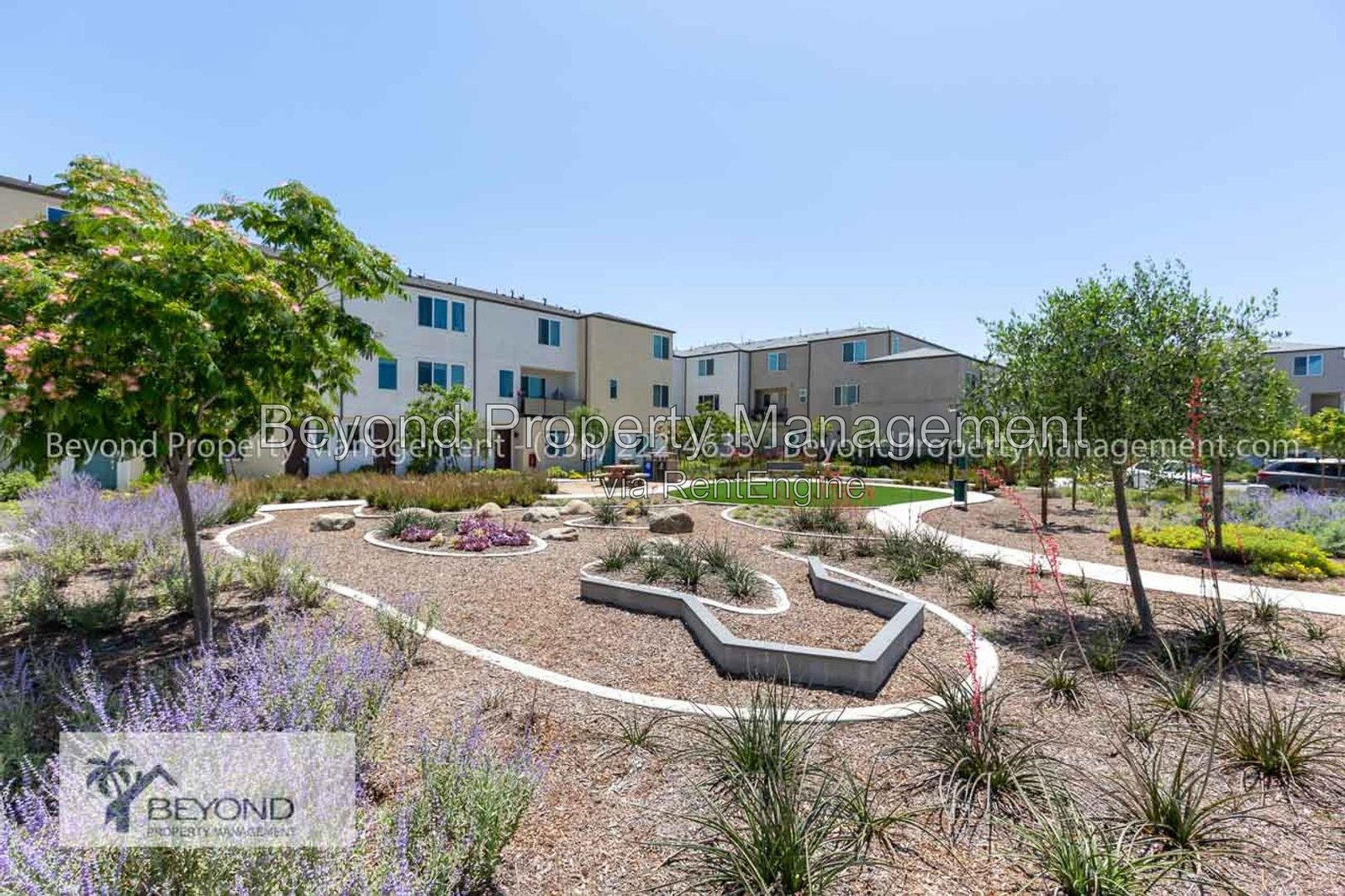 OTAY MESA !!!TRI LEVEL PERFECTION 2 BED/2.5 BATH TOWNHOME W/ PRIVATE ACCESS GARAGE!!! PET FRIENDLY!!! property image