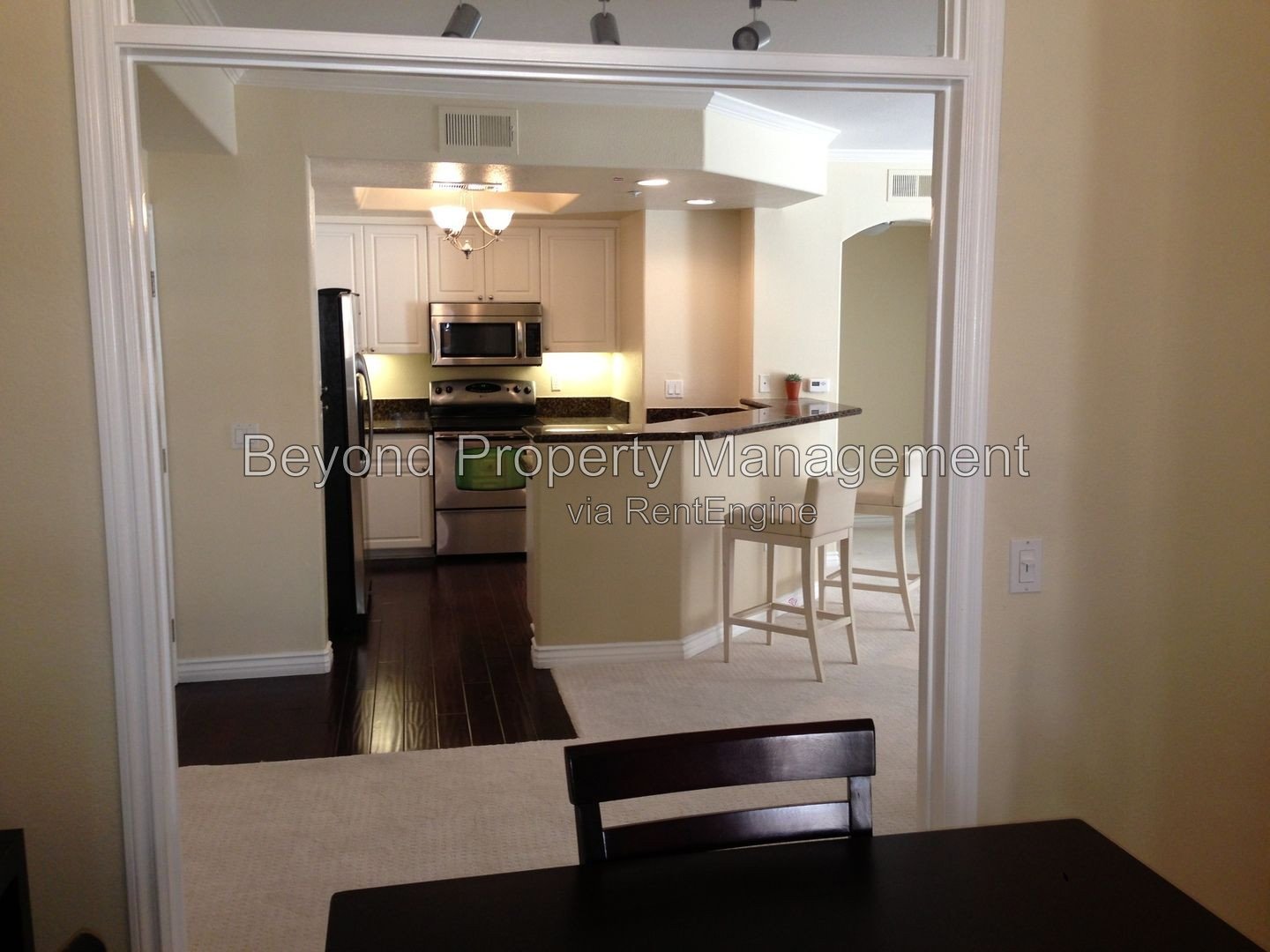 *** STUNNING LA JOLLA CONDO!!! LOVELY UPGRADES! CENTRALLY LOCATED!! *** property image