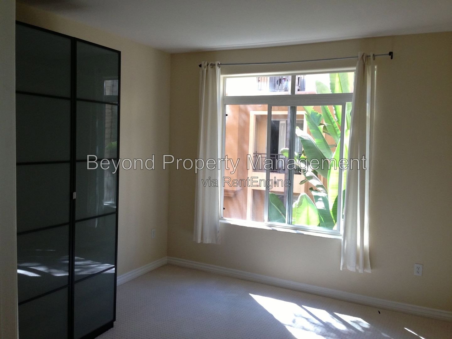 *** STUNNING LA JOLLA CONDO!!! LOVELY UPGRADES! CENTRALLY LOCATED!! *** property image