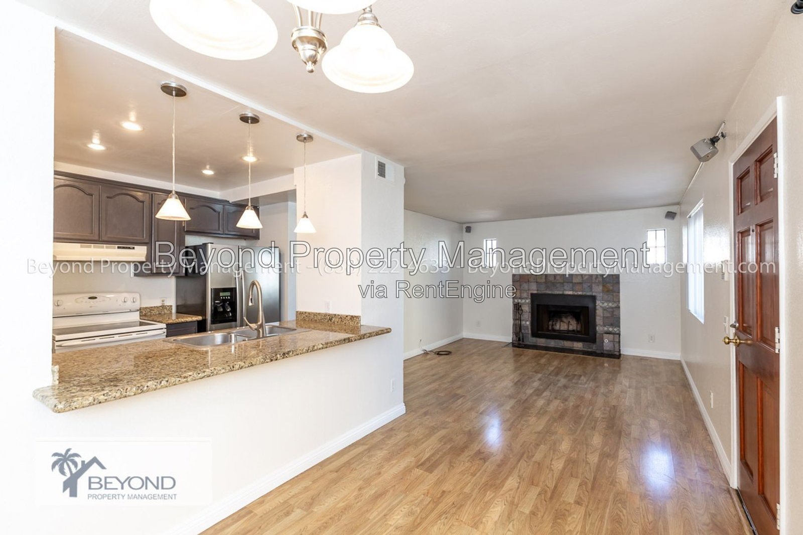 ***YOUR PERFECT DOWNTOWN 2 BED 2 BATH CONDO! MASTER BEDROOM ON GROUND FLOOR! CORNER UNIT! GATED COMMUNITY! ** property image