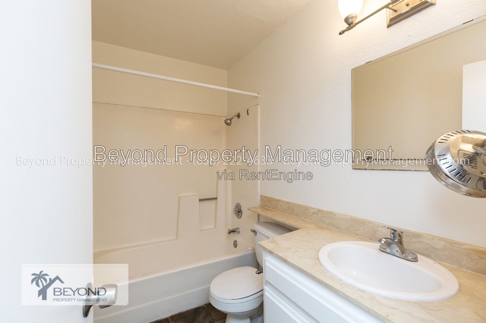 ***YOUR PERFECT DOWNTOWN 2 BED 2 BATH CONDO! MASTER BEDROOM ON GROUND FLOOR! CORNER UNIT! GATED COMMUNITY! ** property image