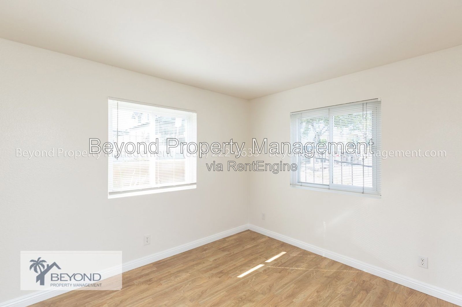 ***YOUR PERFECT DOWNTOWN 2 BED 2 BATH CONDO! MASTER BEDROOM ON GROUND FLOOR! CORNER UNIT! GATED COMMUNITY! ** property image