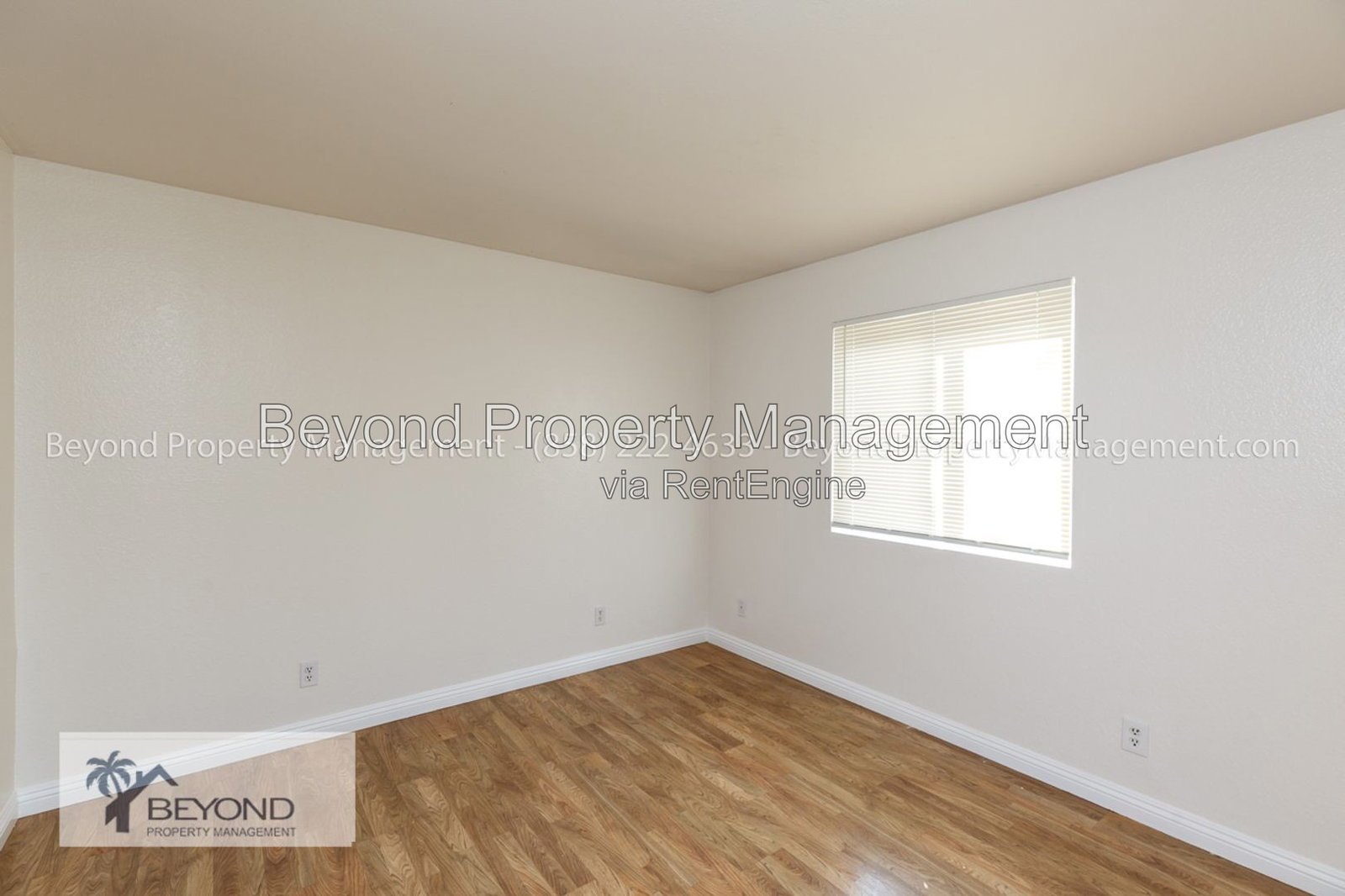 ***YOUR PERFECT DOWNTOWN 2 BED 2 BATH CONDO! MASTER BEDROOM ON GROUND FLOOR! CORNER UNIT! GATED COMMUNITY! ** property image