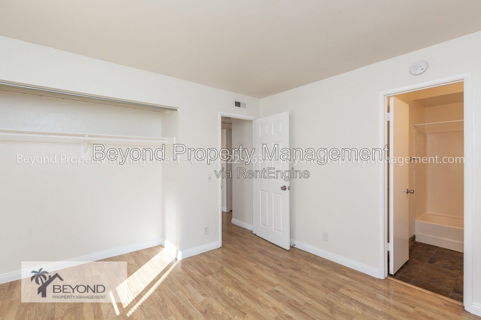 ***YOUR PERFECT DOWNTOWN 2 BED 2 BATH CONDO! MASTER BEDROOM ON GROUND FLOOR! CORNER UNIT! GATED COMMUNITY! ** property image