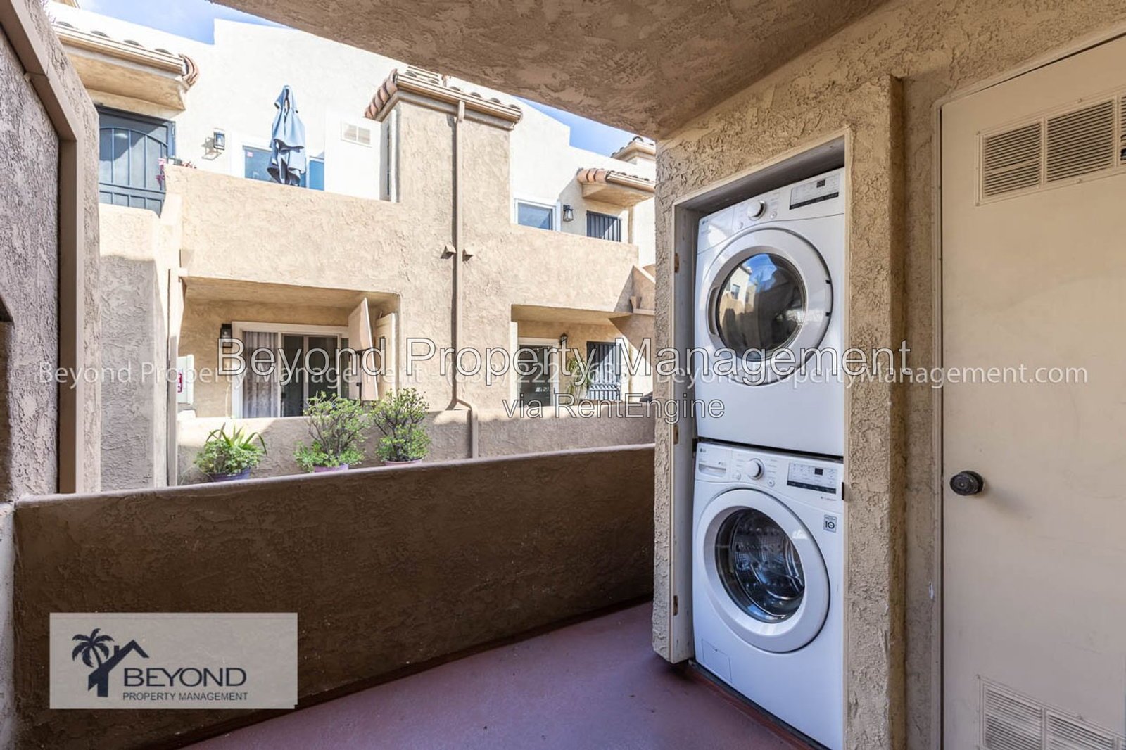 ***YOUR PERFECT DOWNTOWN 2 BED 2 BATH CONDO! MASTER BEDROOM ON GROUND FLOOR! CORNER UNIT! GATED COMMUNITY! ** property image