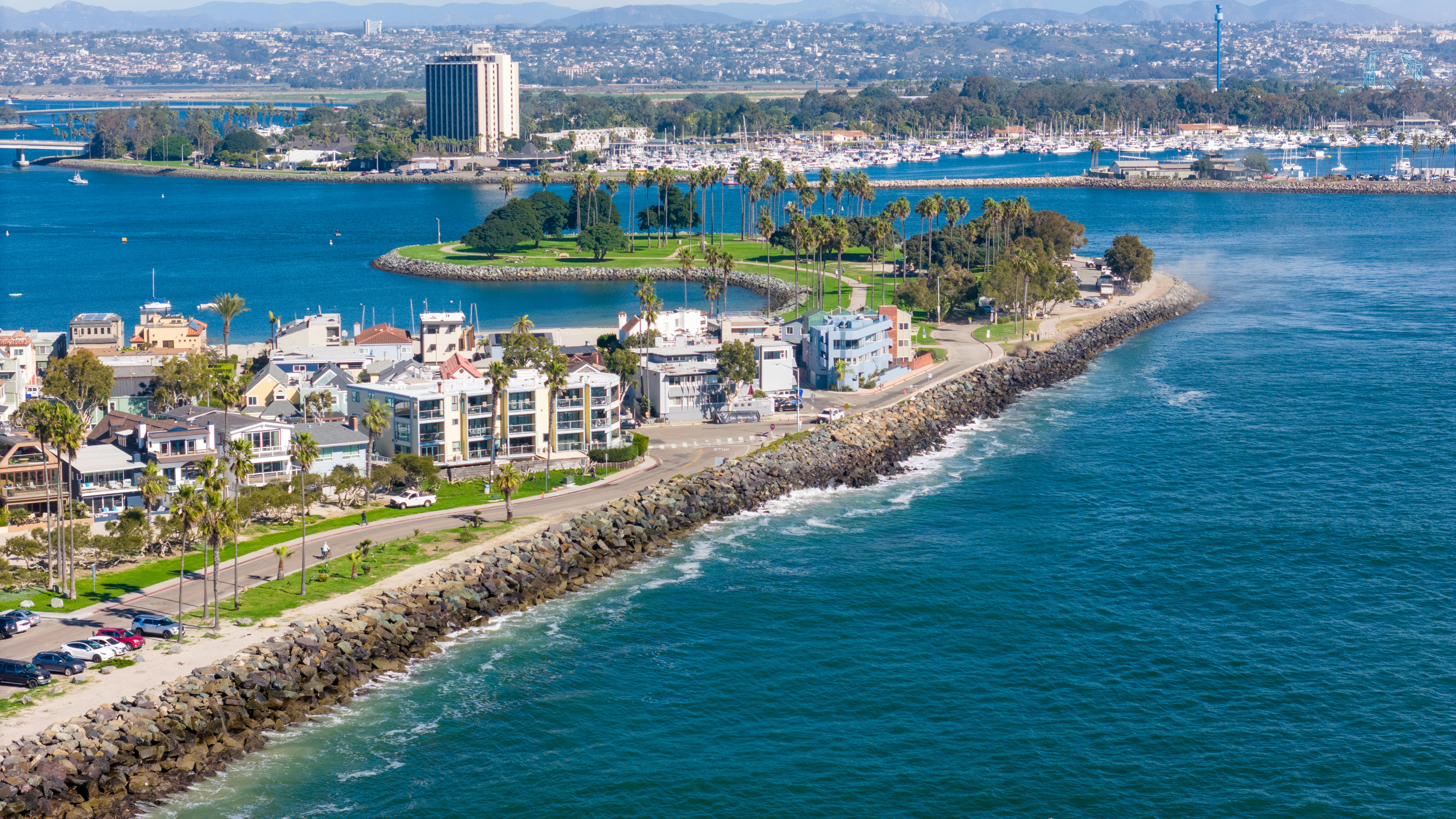 San Diego Houses on the Shoreline