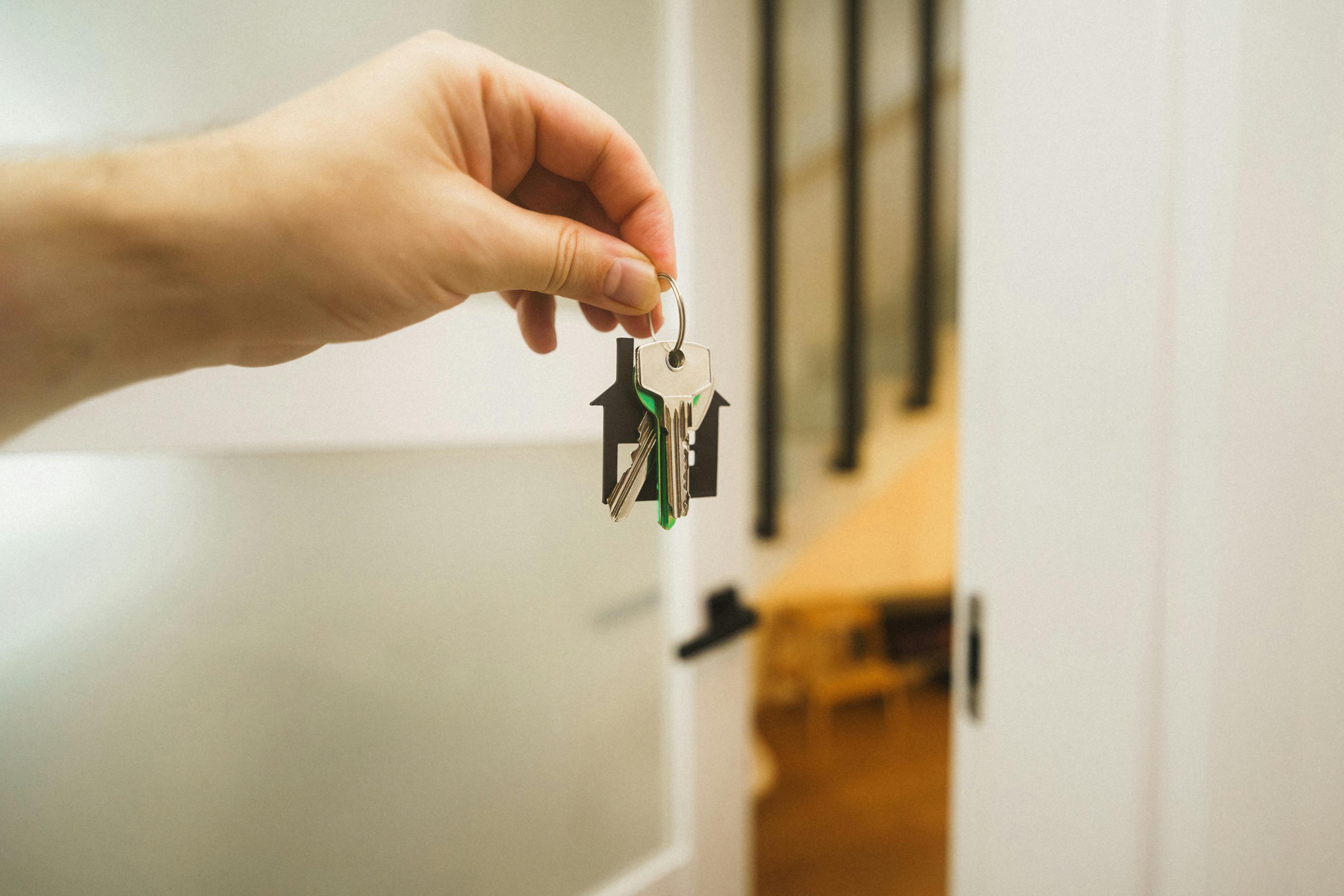 someone holding up house keys