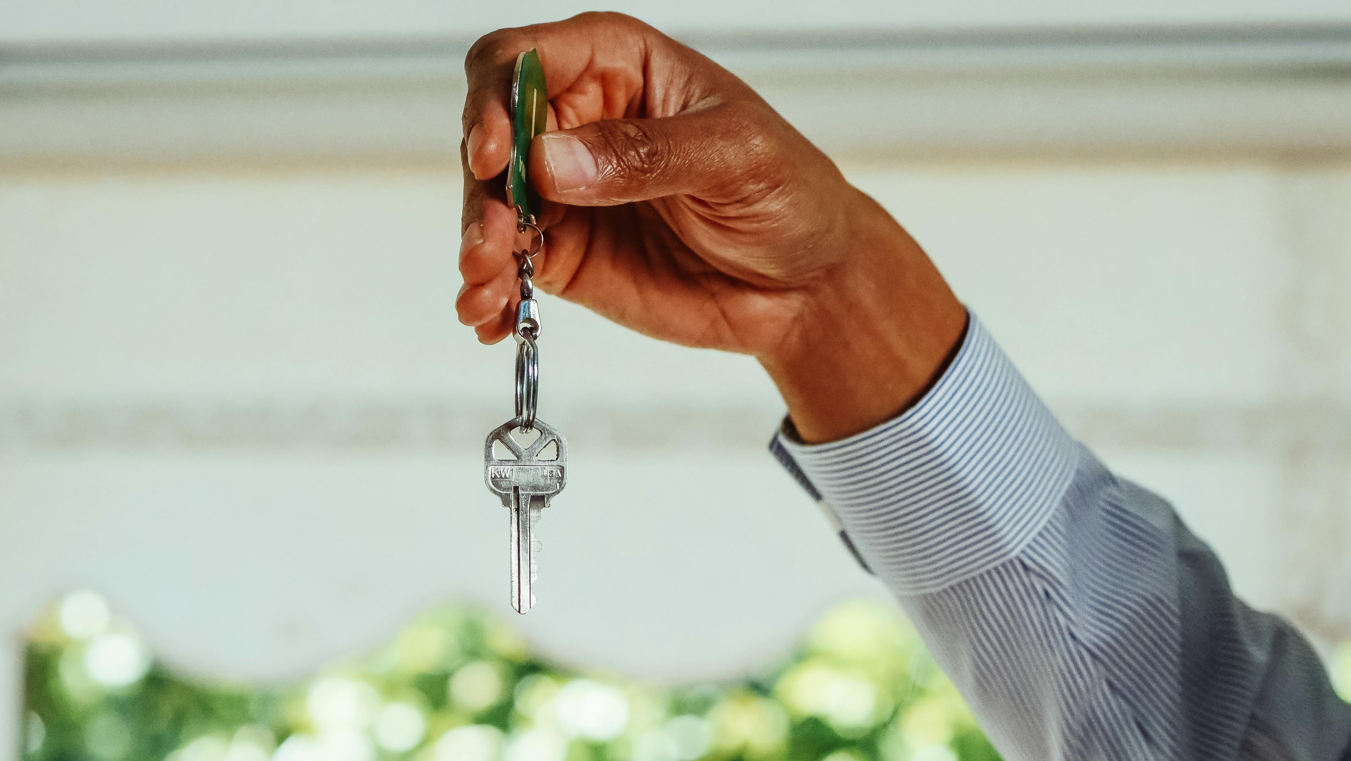 someone holding up house keys